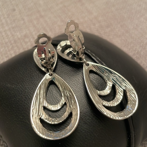 Clip On Silver Tone Earrings Hammered Look - Picture 7 of 10